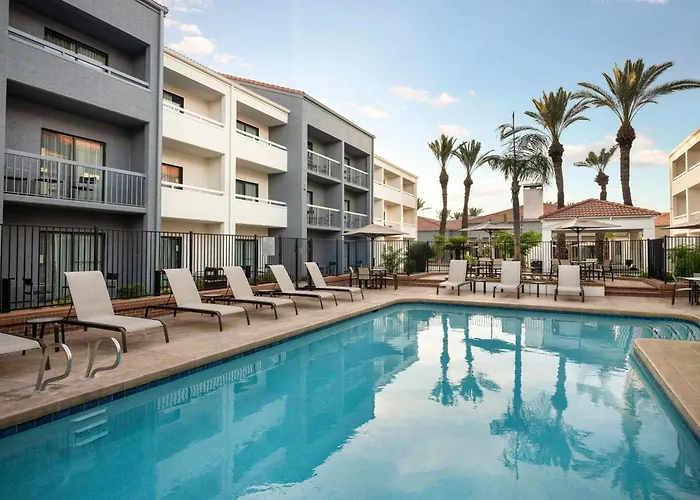 Courtyard By Marriott Phoenix