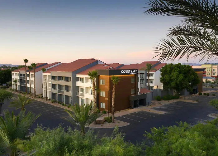Courtyard By Marriott Phoenix