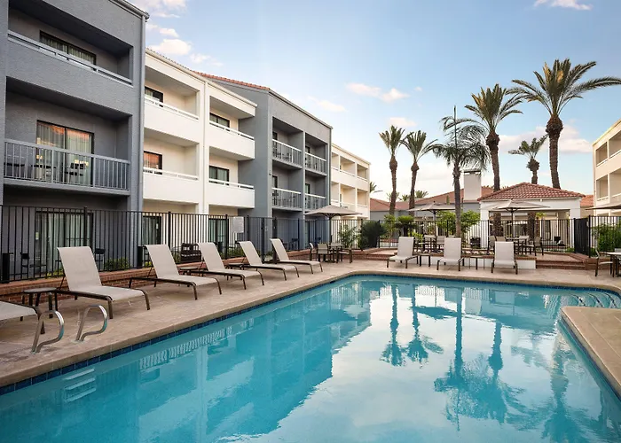 Courtyard By Marriott Phoenix